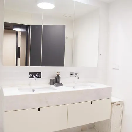 Апартаменты Flh Augusta's Arch Sophisticated Flat *