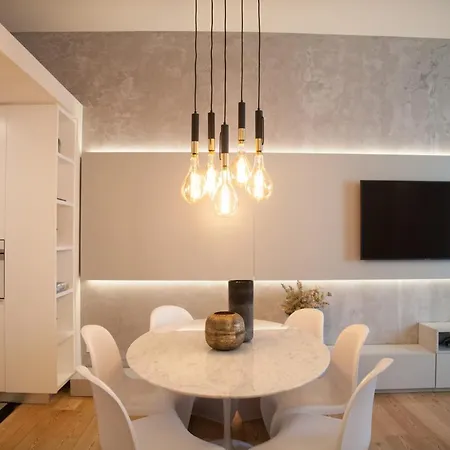 Flh Augusta's Arch Sophisticated Flat